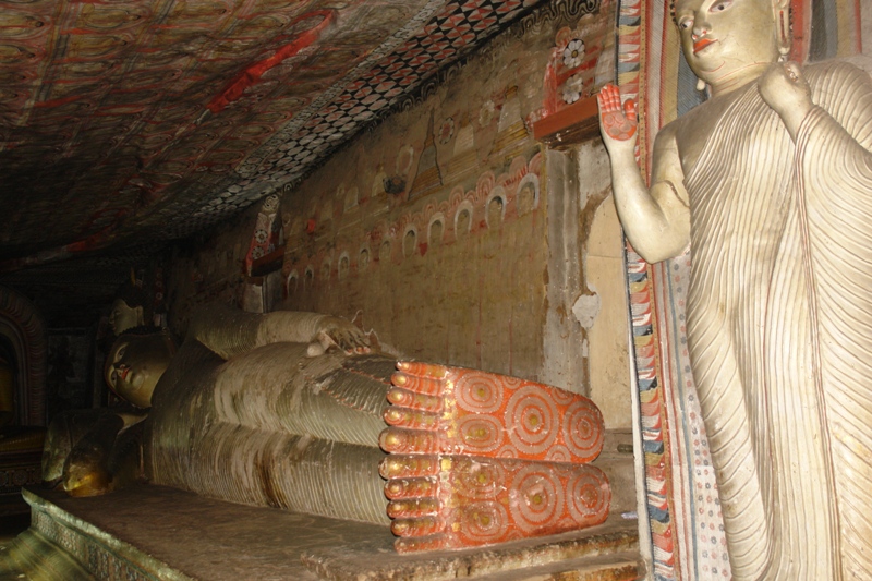   , , - (Sleeping Budda statye in cave temple , Dambulla, Sri-Lanka)